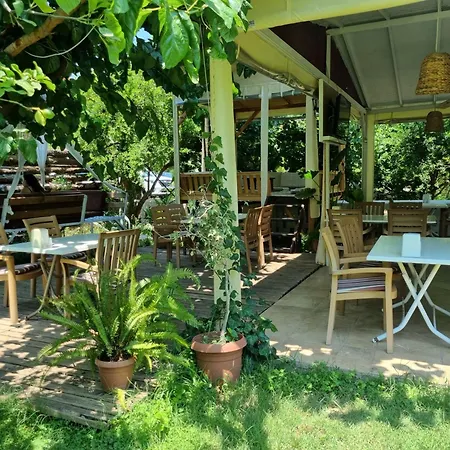 Sunset Boutique & בית הארחה